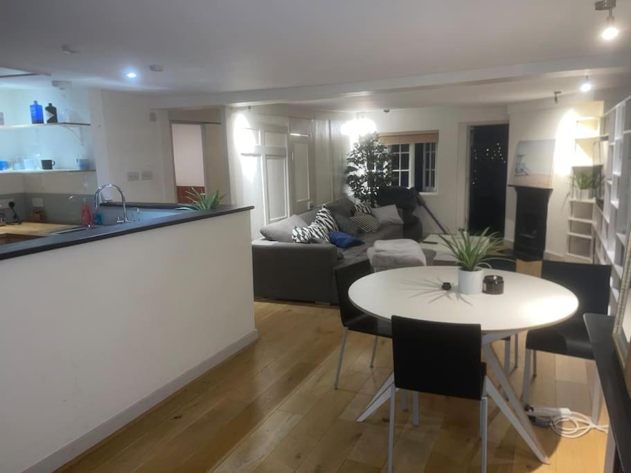 Spacious 2 Bedroom Apartment In The Heart Of Soho. Londra Esterno foto